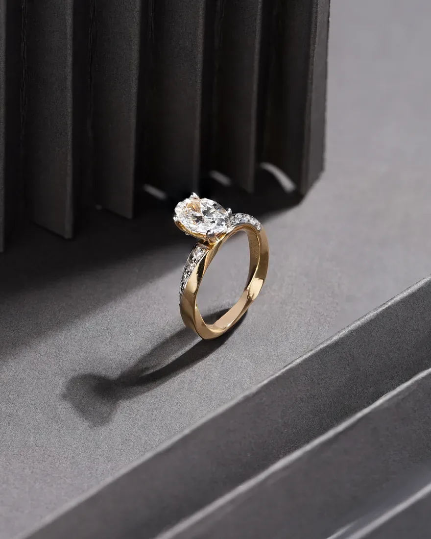 Solis Oval Twist Ring